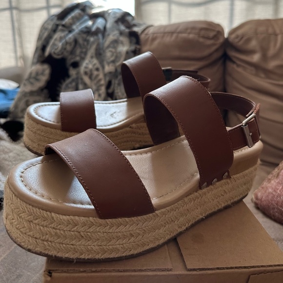 Steve Madden Women’s Platform Sandals Size 9.5 - Picture 1 of 3
